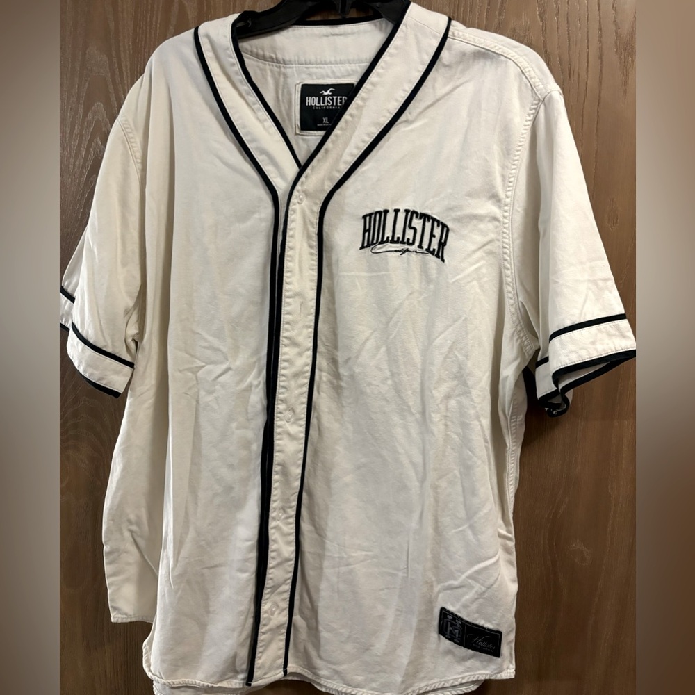 Hollister button up t-shirt.